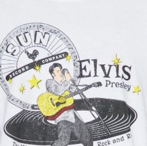 Elvis Presley Tshirt size medium.new